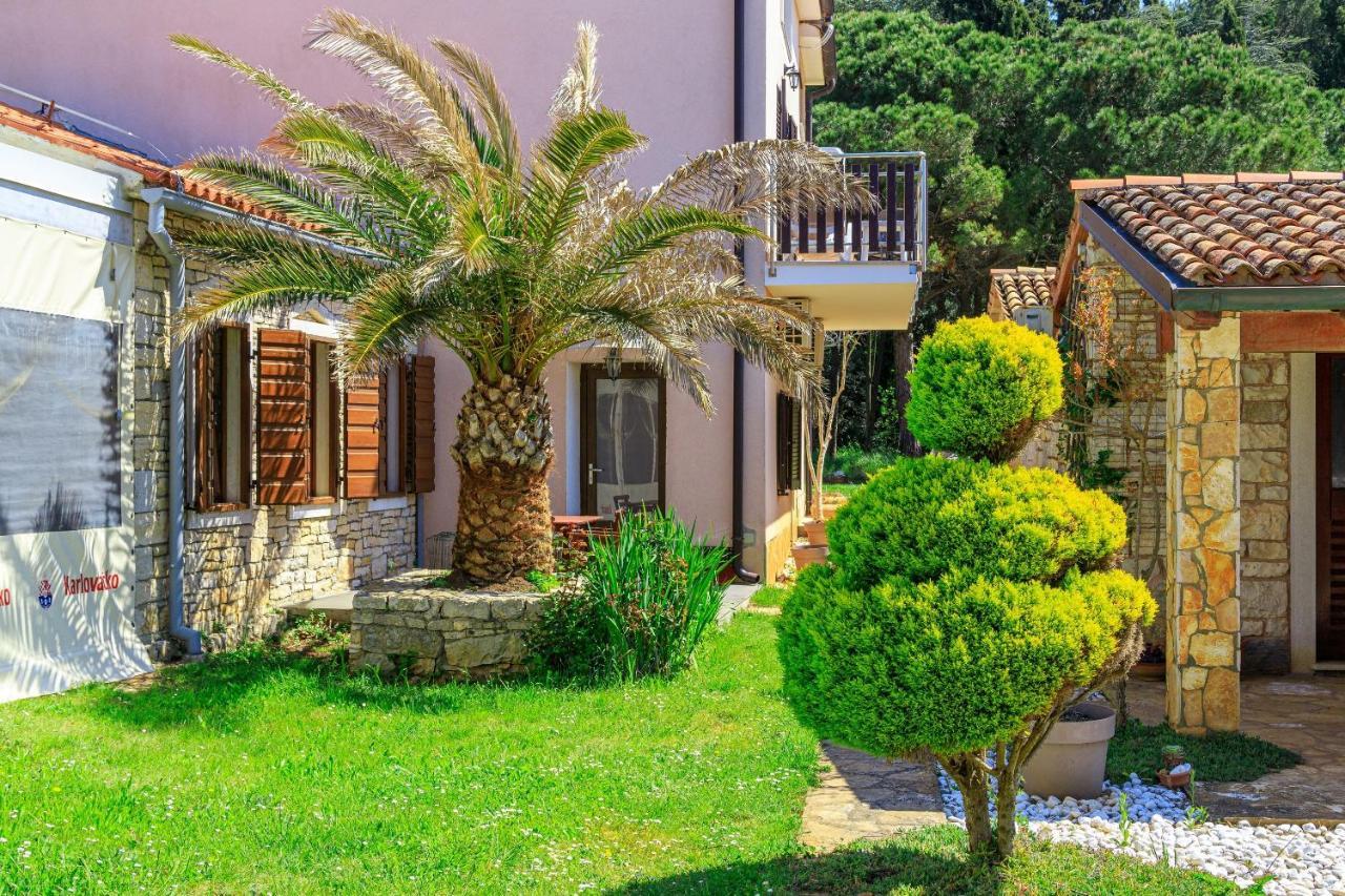 Cuvi Beach Apartments Rovinj Exterior photo