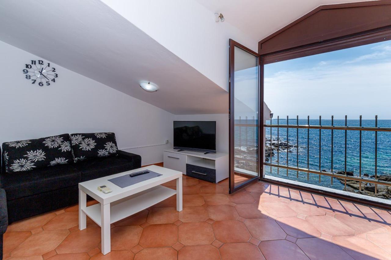 Cuvi Beach Apartments Rovinj Exterior photo